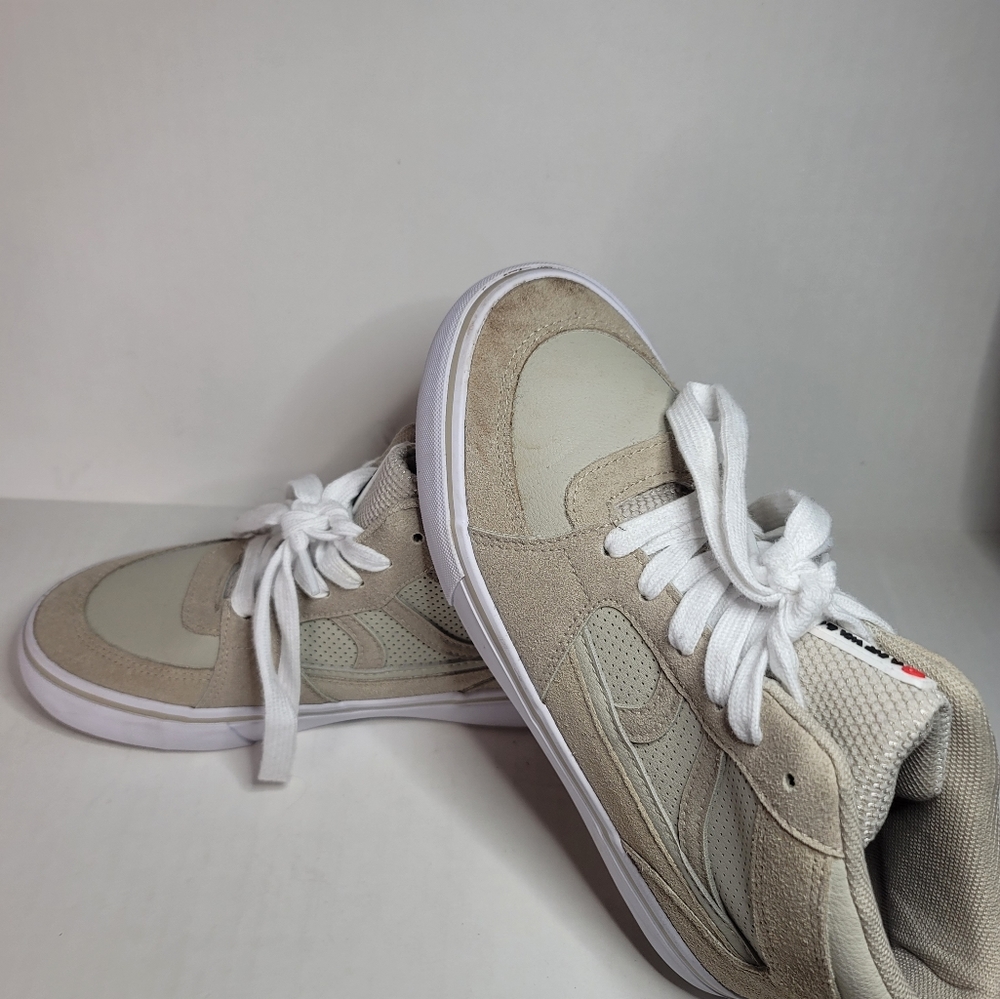 Airwalk high-top size 5 casual sneakers